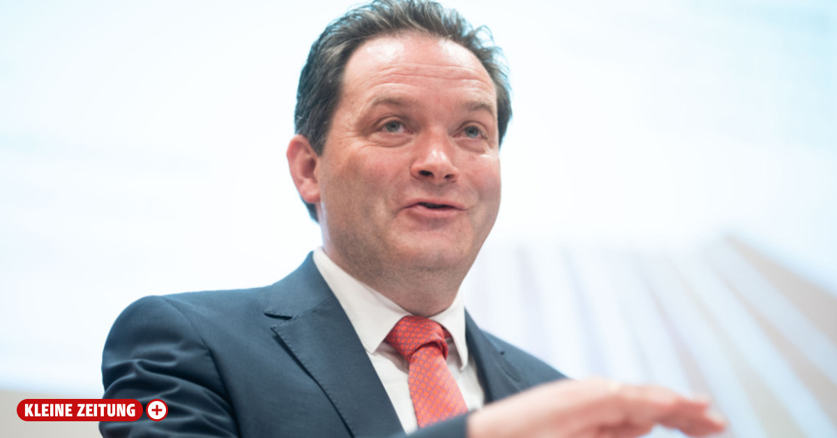 Drastic cuts to climate subsidies? Minister defends himself against ...