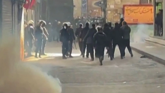 Seit Tagen geht die Polizei gegen Demonstranten vor | Seit Tagen geht die Polizei gegen Demonstranten vor