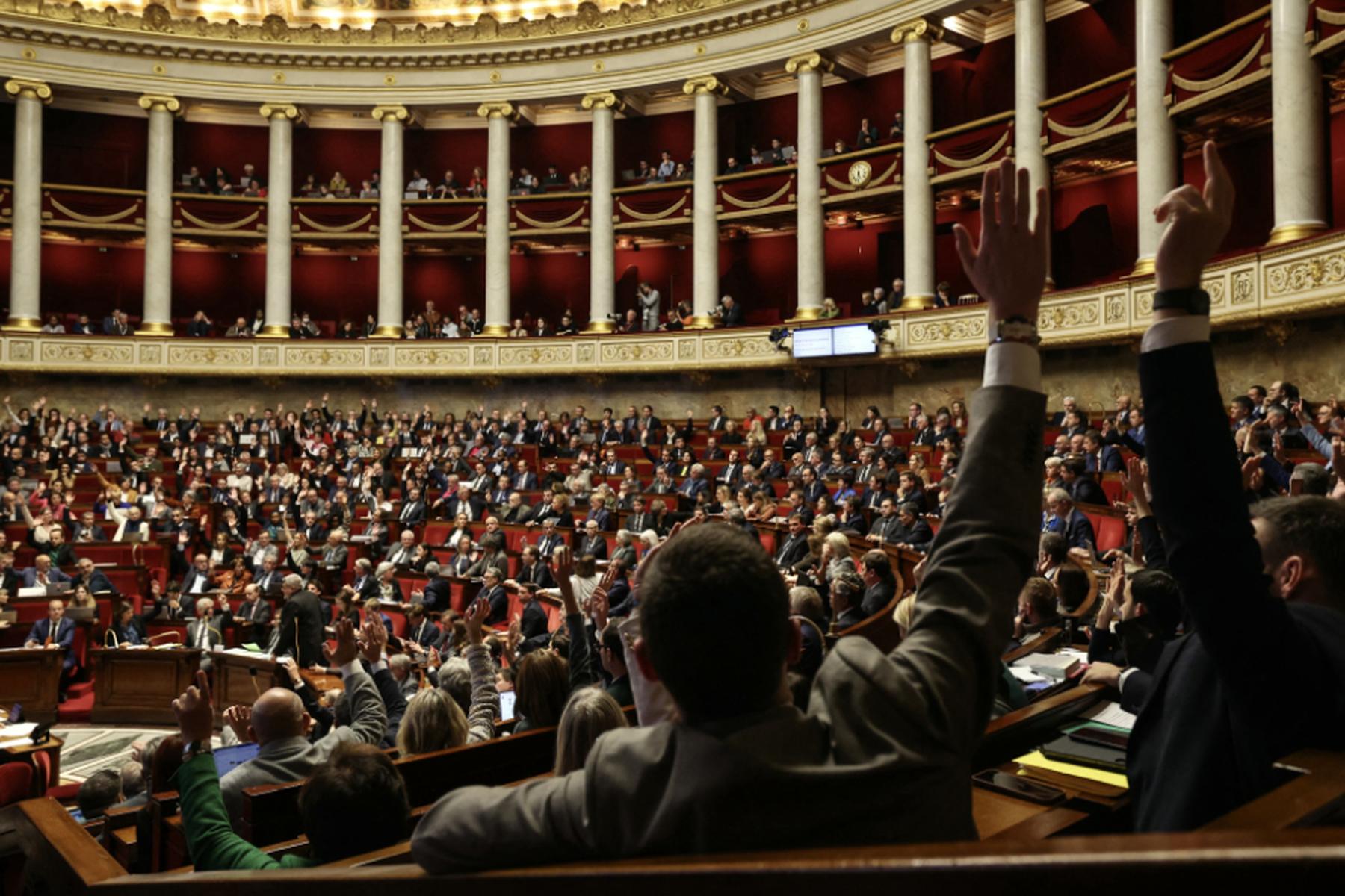 Paris: Frankreich-Parlament stimmt für Pensionsreformaussetzung