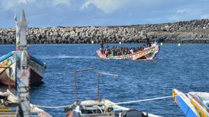 Flüchtlingsboot vor El Hierro (Kanarische Inseln) | Flüchtlingsboot vor El Hierro (Kanarische Inseln)