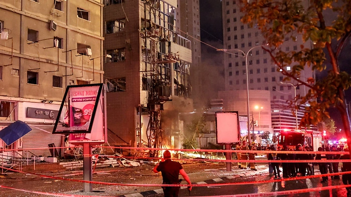 Haus in Tel Aviv nach Attacke aus dem Libanon schwer beschädigt | Haus in Tel Aviv nach Attacke aus dem Libanon schwer beschädigt