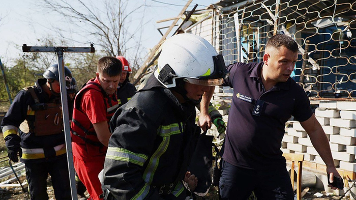 Rettungskräfte im Einsatz nach einem Angriff in der Region Dnipro | Rettungskräfte im Einsatz nach einem Angriff in der Region Dnipro