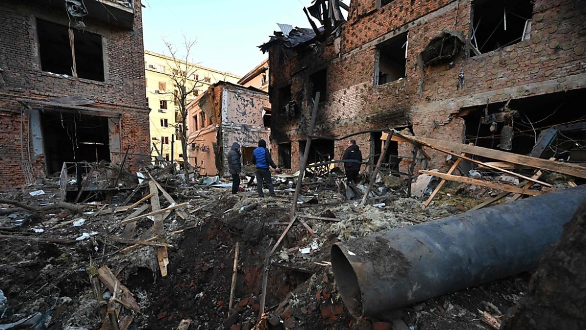 Schäden in Charkiw werden inspiziert | Schäden nach einem Drohnenangriff in Charkiw