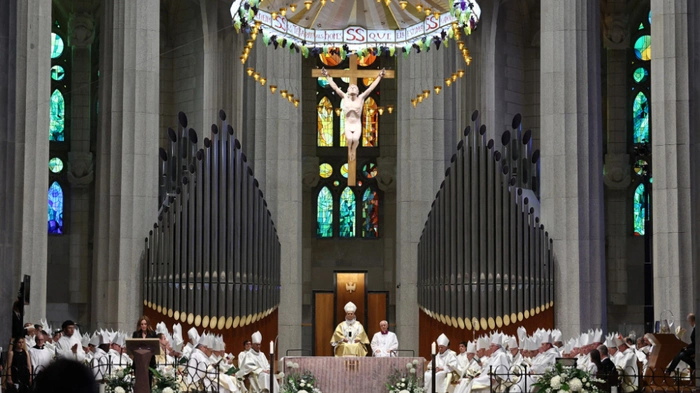 Papst feiert Messe in Sagrada Familia | Papst feiert Messe in Sagrada Familia