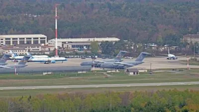 Drei amerikanische Boeings stehen am US-Stützpunkt Ramstein. | Drei amerikanische Boeings stehen am US-Stützpunkt Ramstein