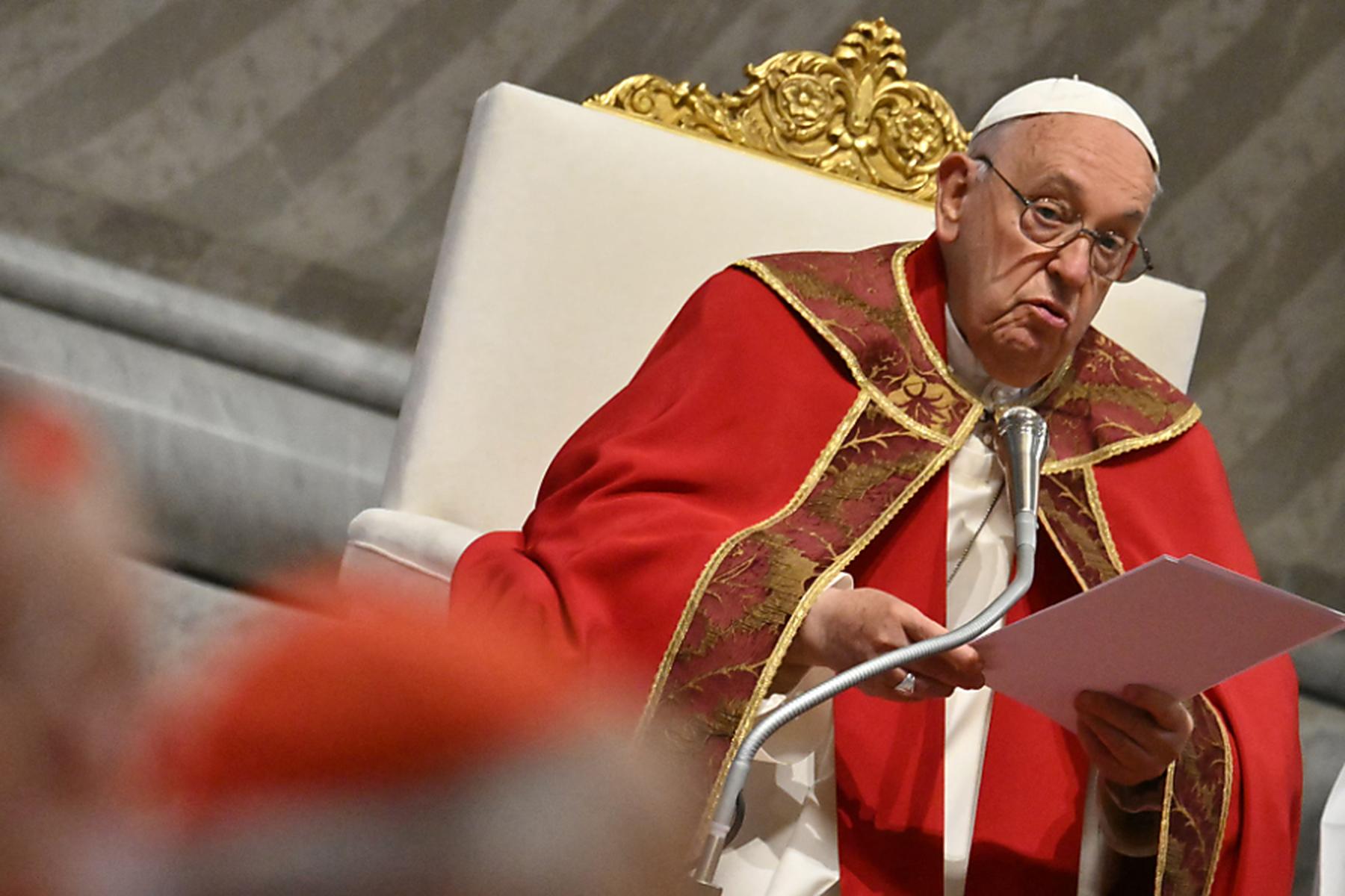 Vatikanstadt: Papst zelebriert Pfingstmesse und erneuert Friedensappell