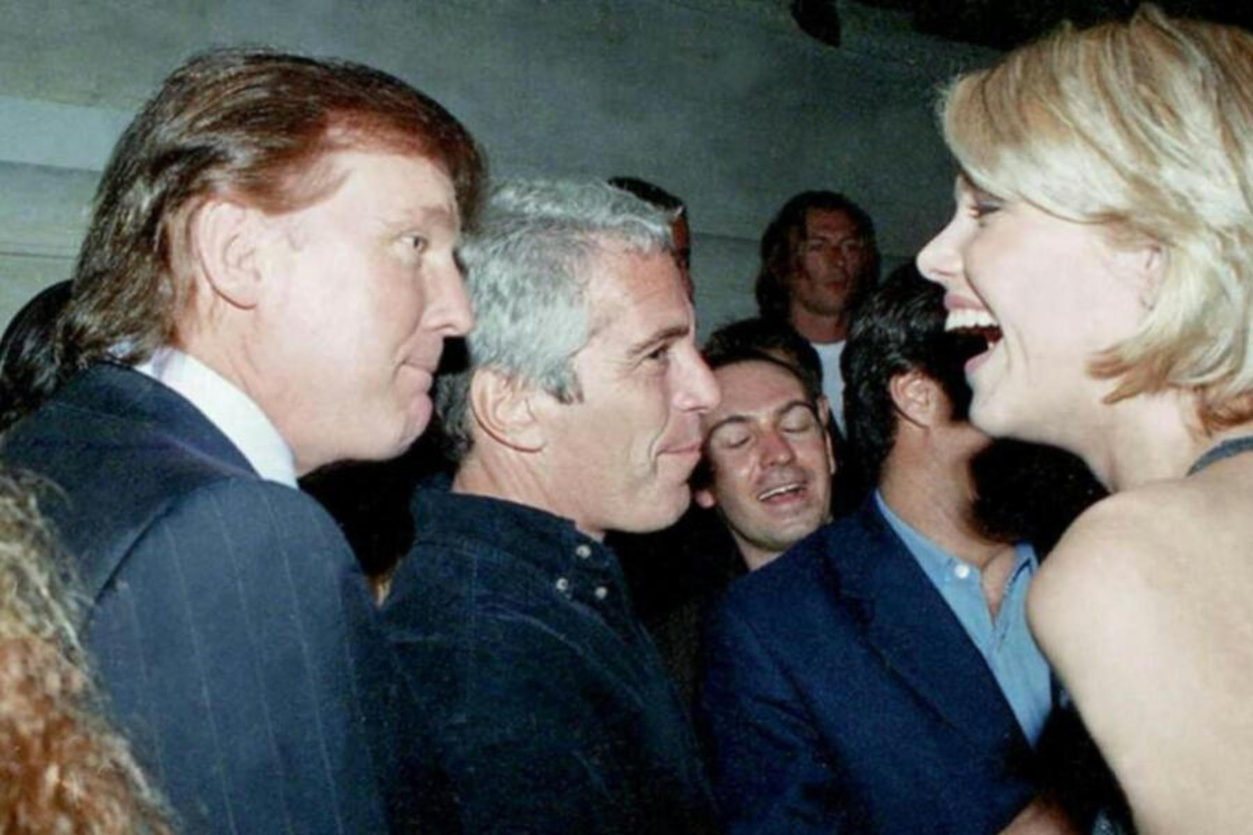 Epstein-Affäre: Neue Fotos mit Trump, Clinton und weiteren Promis veröffentlicht