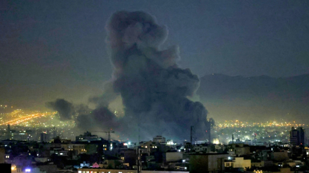 Rauch steigt seit Tagen über Teheran auf | Rauch steigt seit Tagen über Teheran auf