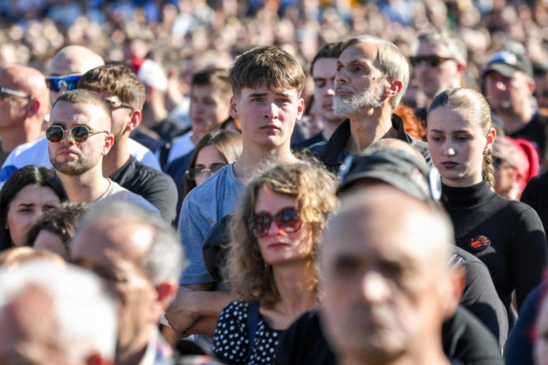 Belgrad/Novi Sad: Zehntausende gedenken Opfer des Bahnhofunglücks von Novi Sad