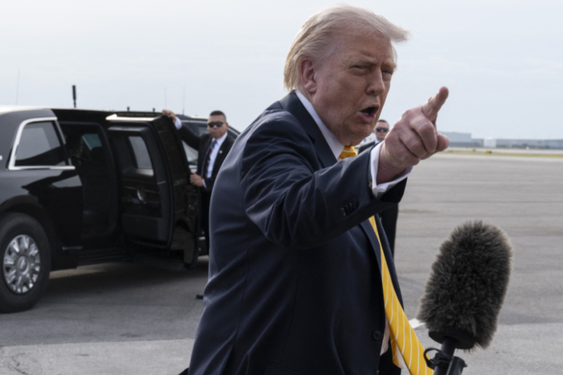 Iran-Krieg: Trump: Werden Montagfrüh Schiffe in Hormuz-Straße befreien