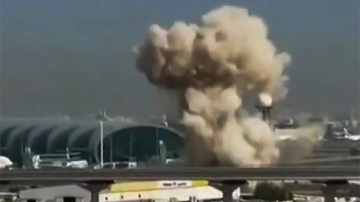 Am Flughafen Dubai stieg am Samstag Rauch auf | Am Flughafen Dubai stieg am Samstag Rauch auf