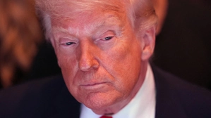 US-Präsident Donald Trump mit gesenktem Blick