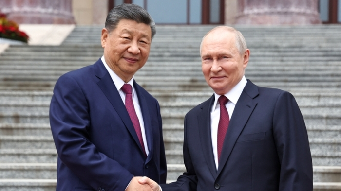Putin (r.) bei Xi in Peking | Putin (r.) bei Xi in Peking