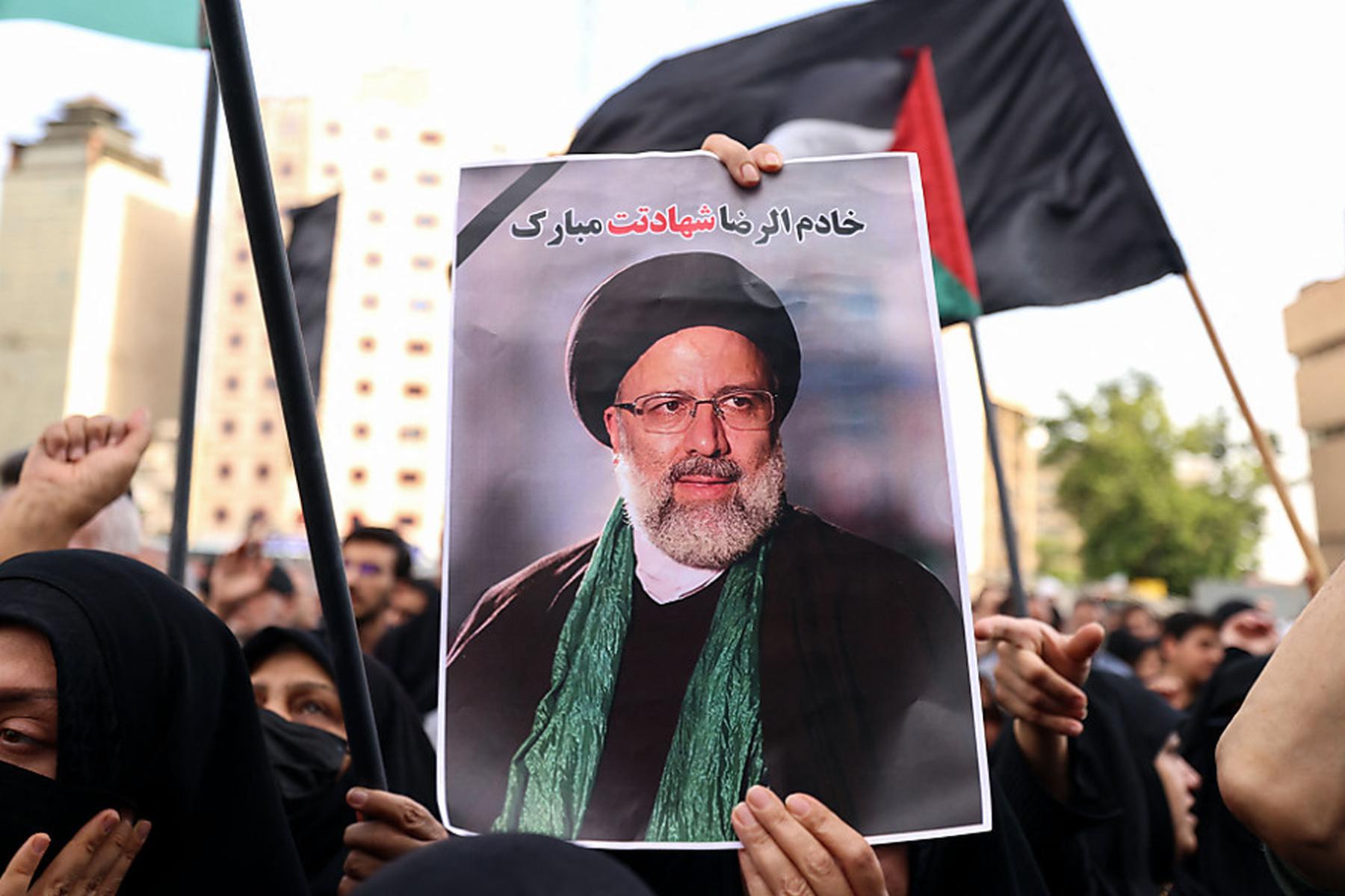 Tod von Präsident und Außenminister: Trauerfeiern im Iran