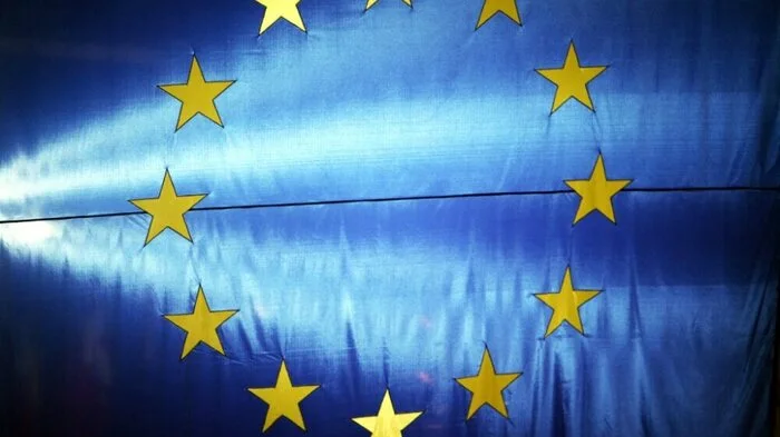 (FILES) A file photo taken on November 14, 2006 shows the European Union flag lighting at the European Parliament in Strasbourg, eastern France. The Nobel Peace Prize was on October 12, 2012 awarded to the European Union, an institution currently wracked by crisis but is credited with bringing more than a half century of peace to a continent ripped apart by World War II..AFP PHOTO GERARD CERLES (Photo by GERARD CERLES / AFP)