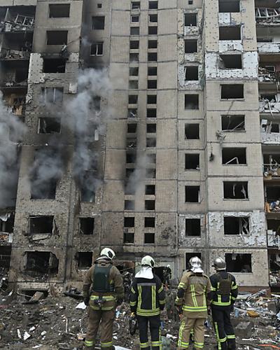 Zerstörte Wohnhäuser nach Angriffen in Charkiw
