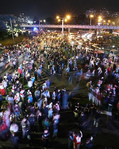 Zehntausende auf den Straßen von Tiflis | Zehntausende auf den Straßen von Tiflis protestieren gegen das umstrittene Gesetz.