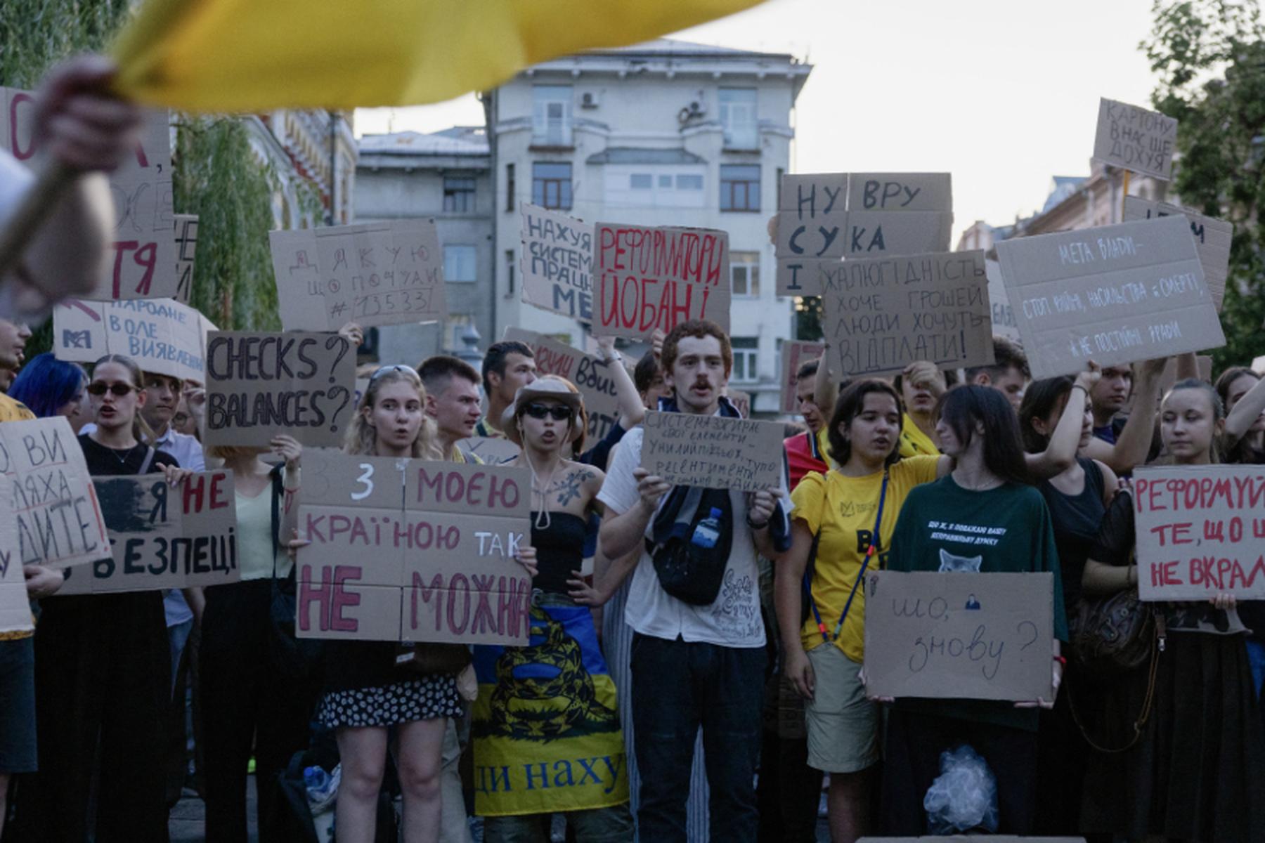 Kiew (Kyjiw): Ukraine stimmt für Rücknahme von Korruptionsgesetz