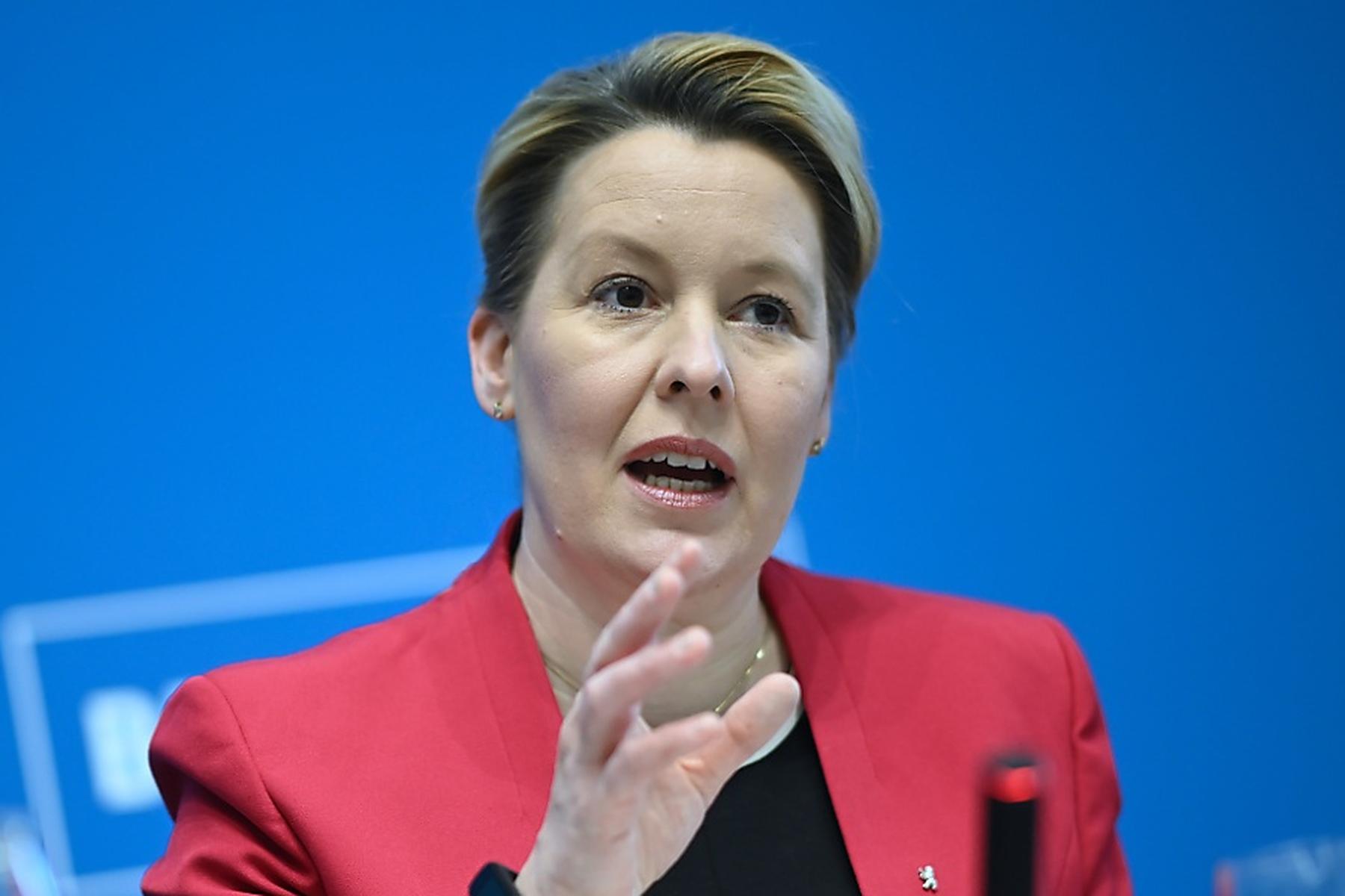Deutsche Politikerinnen bei Attacken bespuckt und verletzt