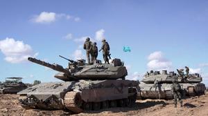 Israelische Soldaten auf einem Panzer im Ostteil von Rafah | Israelische Soldaten auf einem Panzer im Ostteil von Rafah