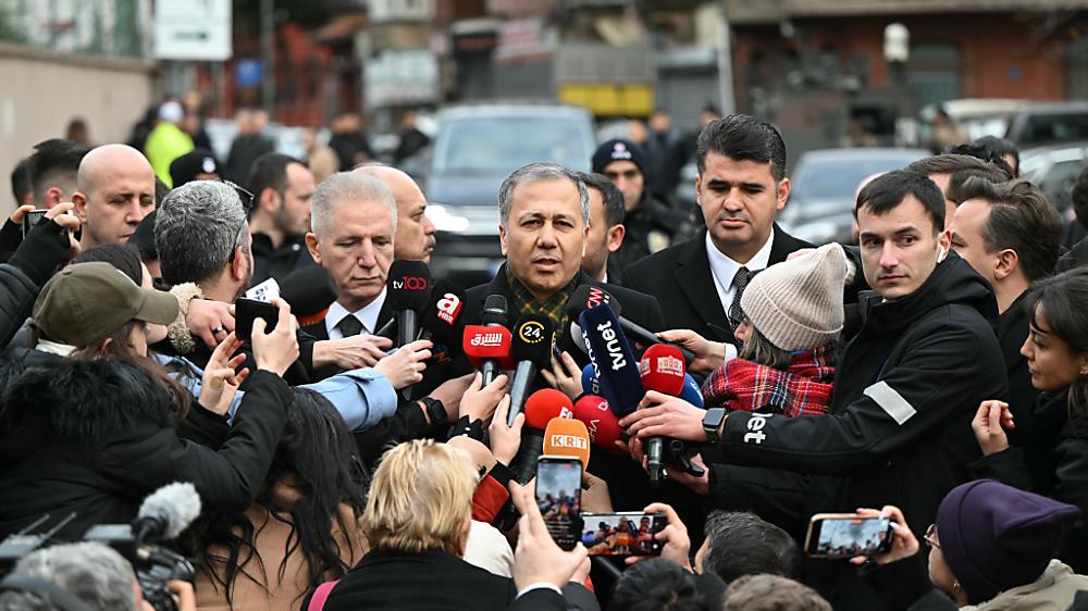 Innenminister Ali Yerlikaya spricht zu den Medien