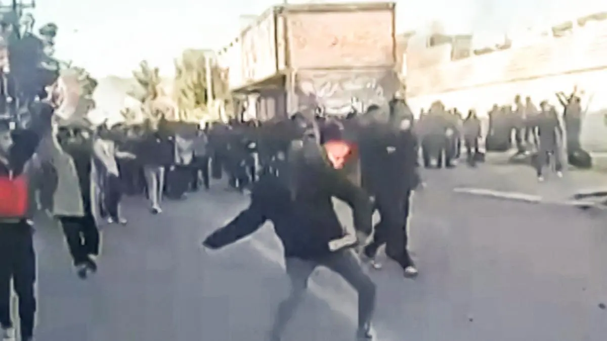 Seit Tagen protestieren Menschen im Iran gegen die iranische Führung | Seit Tagen protestieren Menschen im Iran gegen die iranische Führung