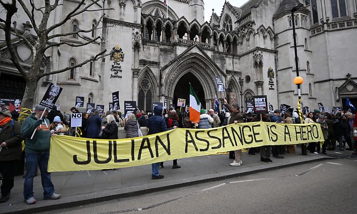 Demonstranten in London fordern die Freilassung von Julian Assange | Demonstranten in London fordern die Freilassung von Julian Assange.