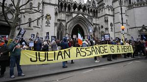 Demonstranten in London fordern die Freilassung von Julian Assange | Demonstranten in London fordern die Freilassung von Julian Assange