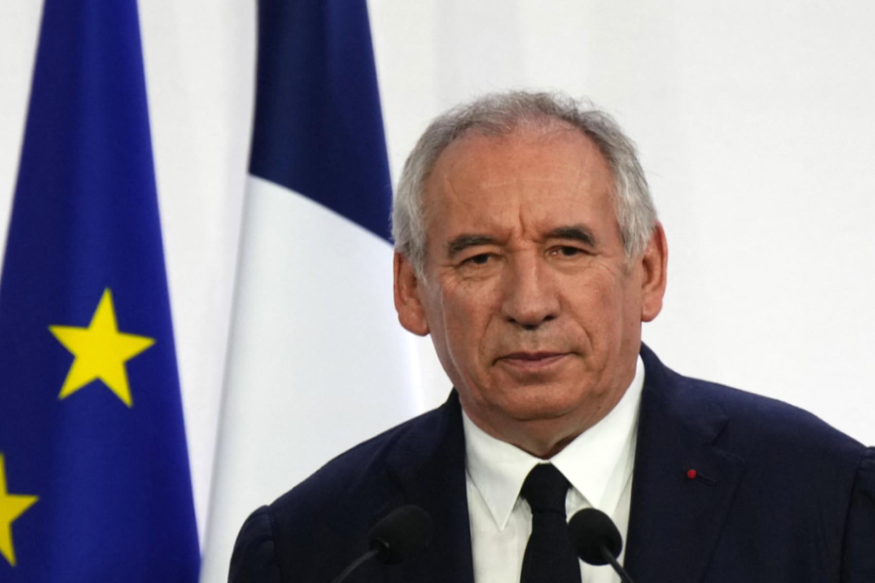 Paris: Frankreichs Regierung vor Aus - Opposition gegen Sparbudget