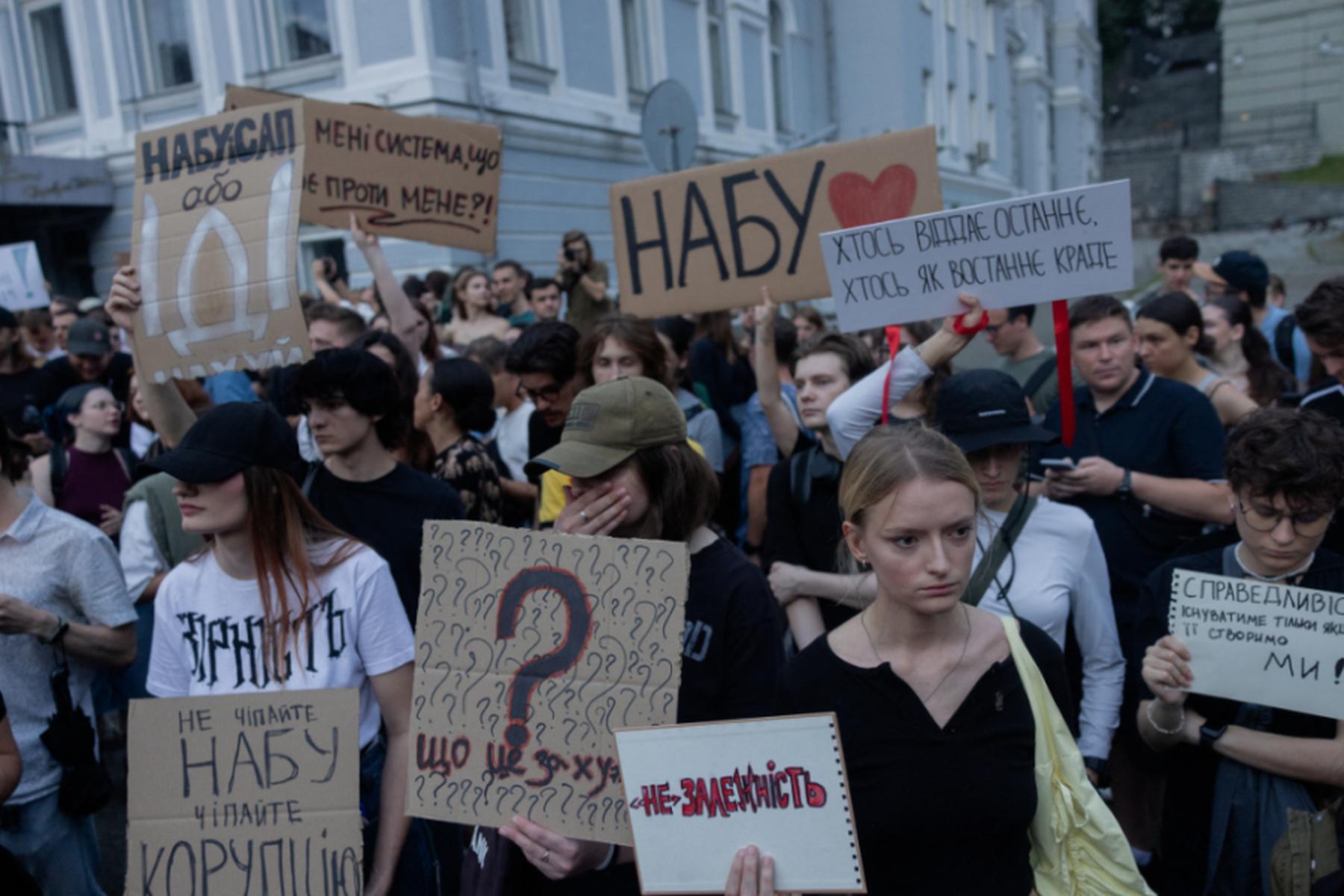 Kiew (Kyjiw)/Wien: Proteste gegen neues Korruptionsgesetz in der Ukraine