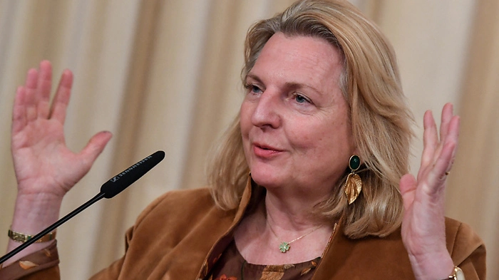 Ex-Ministerin Karin Kneissl will Österreicherin bleiben