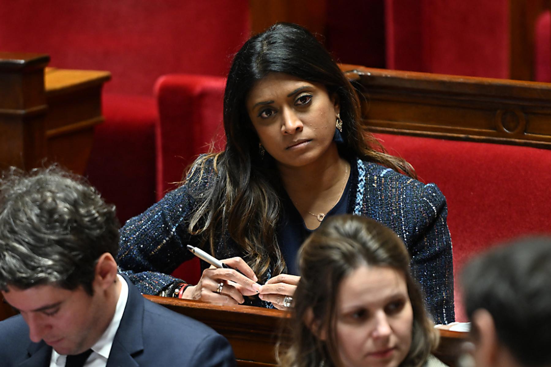 Paris: Angriff auf französische Regierungssprecherin im Wahlkampf
