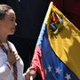 Oppositionsführerin Maria Corina Machado mit der Nationaflagge | Oppositionsführerin Maria Corina Machado mit der Nationaflagge