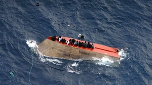 Gekentertes Flüchtlingsboot vor Libyen | Gekentertes Flüchtlingsboot vor Libyen