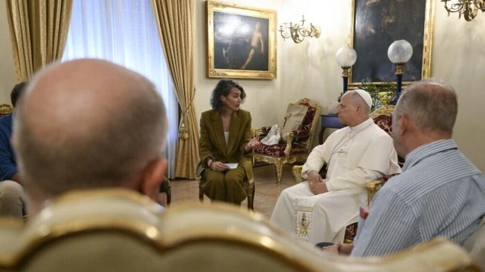 Papst traf Missbrauchsbetroffene in Madrid | Papst traf Missbrauchsbetroffene in Madrid