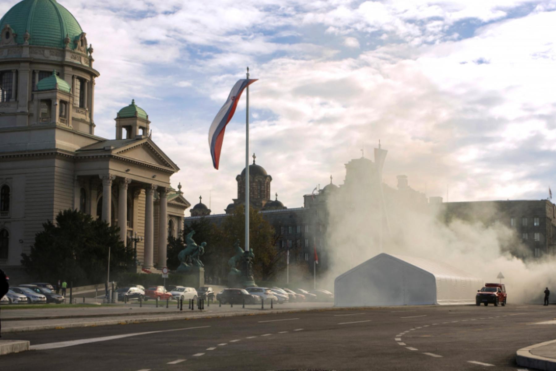 Brüssel/Belgrad: Explosion vor Serbiens Parlament