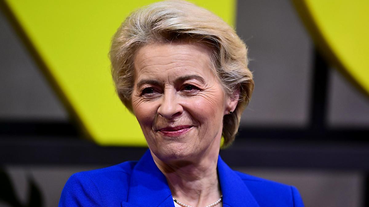 Ursula von der Leyen leistete an Bord eines Flugs von Zürich nach Brüssel erste Hilfe