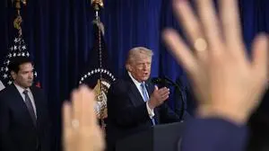 Trump bei einer Pressekonferenz in seiner Privatresidenz Mar-a-Lago | Trump bei einer Pressekonferenz in seiner Privatresidenz Mar-a-Lago