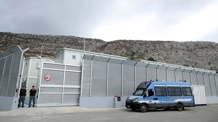 Das italienische Anhaltezentrum in Albanien | Das italienische Anhaltezentrum in Albanien