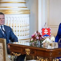 Fico an der Seite von Staatspräsidentin ?aputová