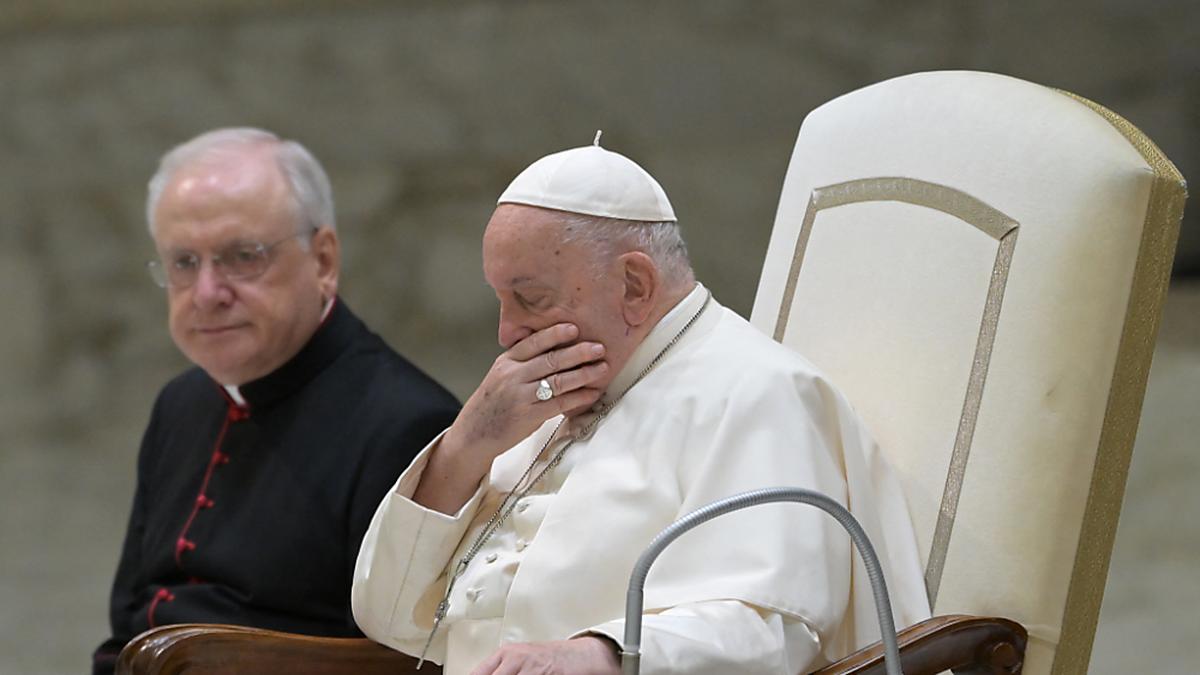 Papst Franziskus hustet | Papst Franziskus litt zuletzt an einem Lungeninfekt