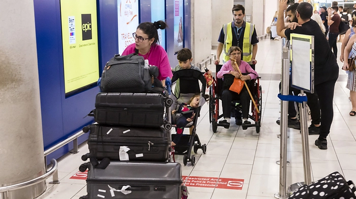 Viele Menschen sind aus dem Libanon geflüchtet | Viele Menschen sind aus dem Libanon geflüchtet