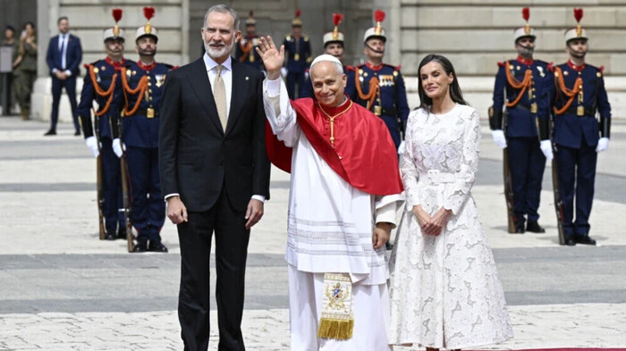 Papst Leo XIV. von König Felipe VI. und Königin Letizia empfangen | Papst Leo XIV. von König Felipe VI. und Königin Letizia empfangen