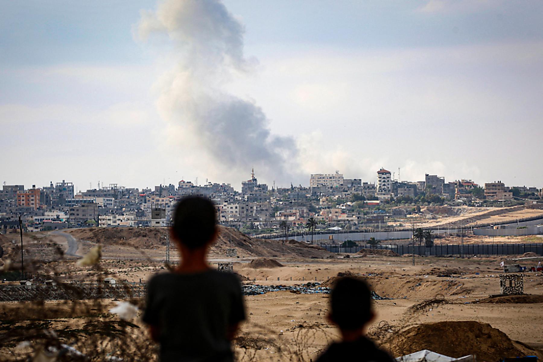 Bombenangriffe halten an: „Unverzügliches Ende!“: EU warnt Israel vor weiterem Rafah-Einsatz