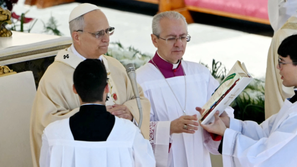 Papst Leo XIV. zelebriert die Messe am Ostersonntag | Papst Leo XIV. zelebriert die Messe am Ostersonntag