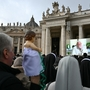 Papst bei Angelus-Gebet nur auf Bildschirm zu sehen | Papst bei Angelus-Gebet nur auf Bildschirm zu sehen