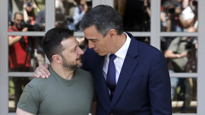 Ukraines Präsident Selenskyj traf Spaniens Premier Sanchez | Ukraines Präsident Selenskyj traf Spaniens Premier Sanchez