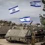 Israelische Panzer in Kirjat Schmona<strong> </strong>unweit der libanesischen Grenze | Israelische Panzer in Kirjat Schmona unweit der libanesischen Grenze