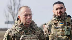  Armeechef Oleksandr Syrskyj (links) sieht sein Land in der Defensive |  Armeechef Oleksandr Syrskyj (links) sieht sein Land in der Defensive