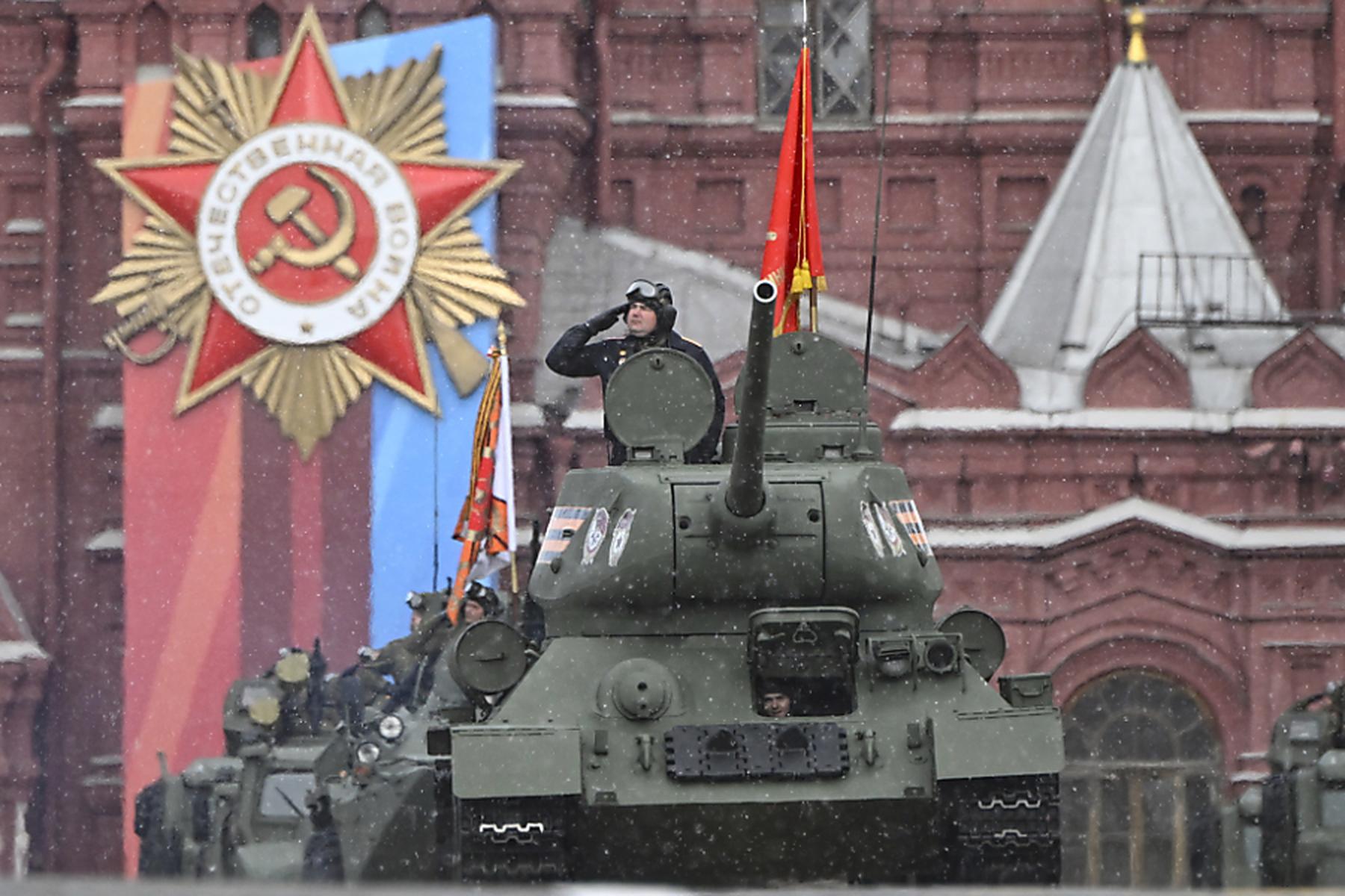 Moskau: Putin droht bei Militärparade mit Atomstreitkräften